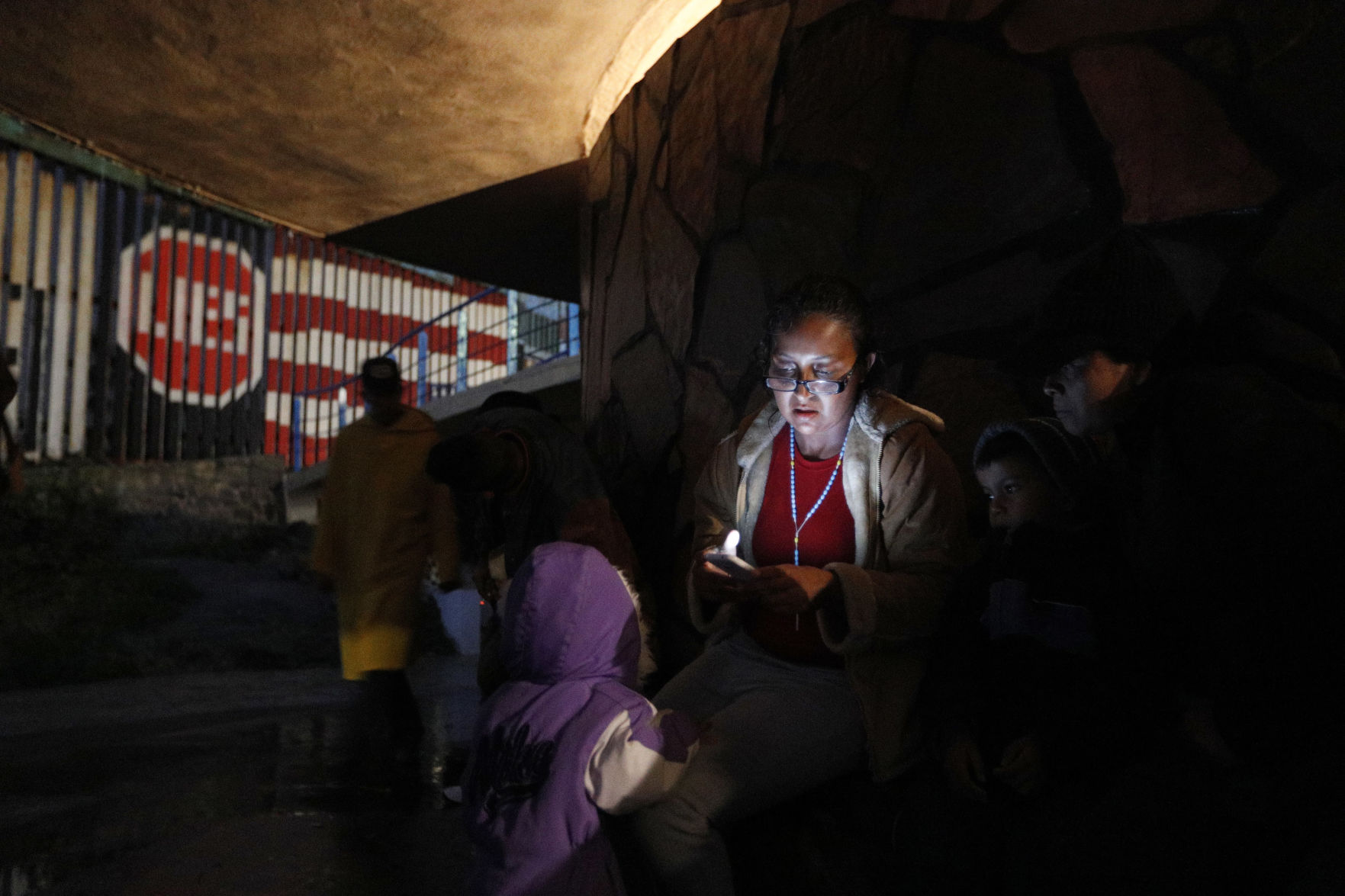 Central America Migrant Caravan - Jumping the Wall Photo Gallery